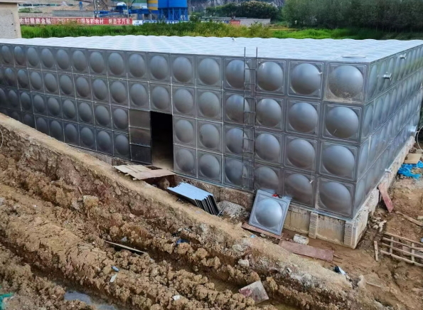 扬州关于不锈钢水箱材质差别，影响水箱使用寿命的问题